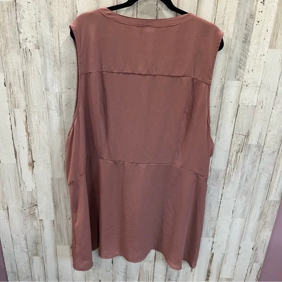 Torrid Peplum Georgette Button-Front Tie-Front Blouse - Picture 7 of 7